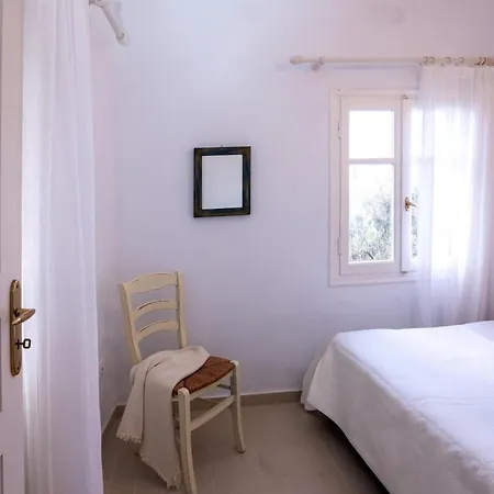 펜션 Platanos Cycladic House *