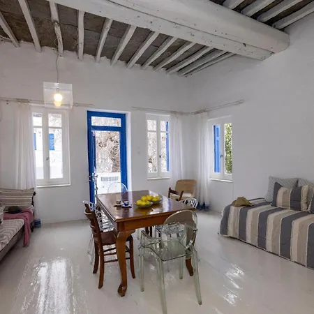 펜션 Platanos Cycladic House *