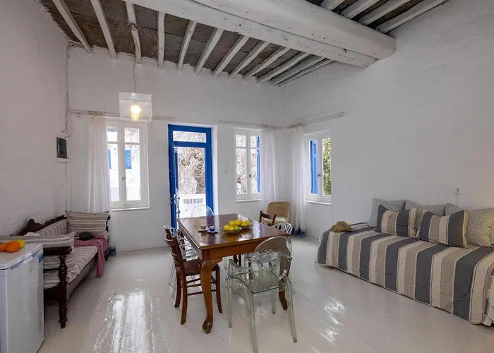 Casa de Férias Platanos Cycladic House *