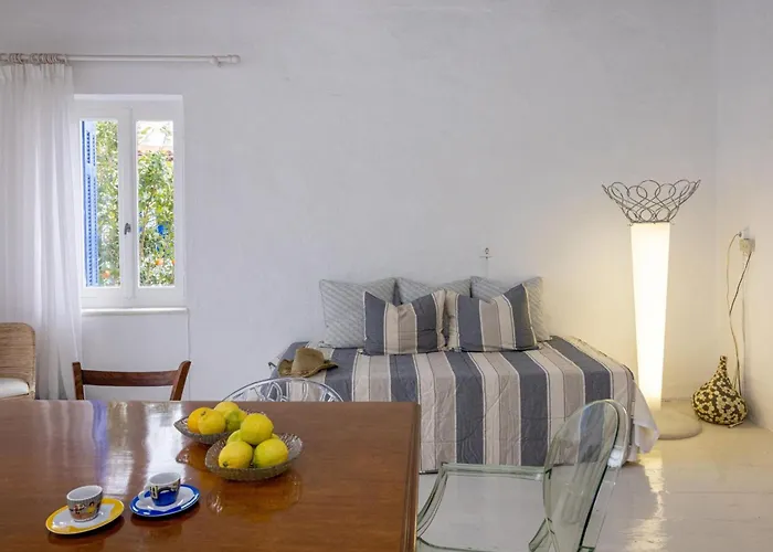 Platanos Cycladic House Casa de Férias *