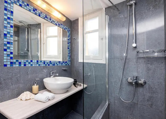 Platanos Cycladic House بيت للعطل *